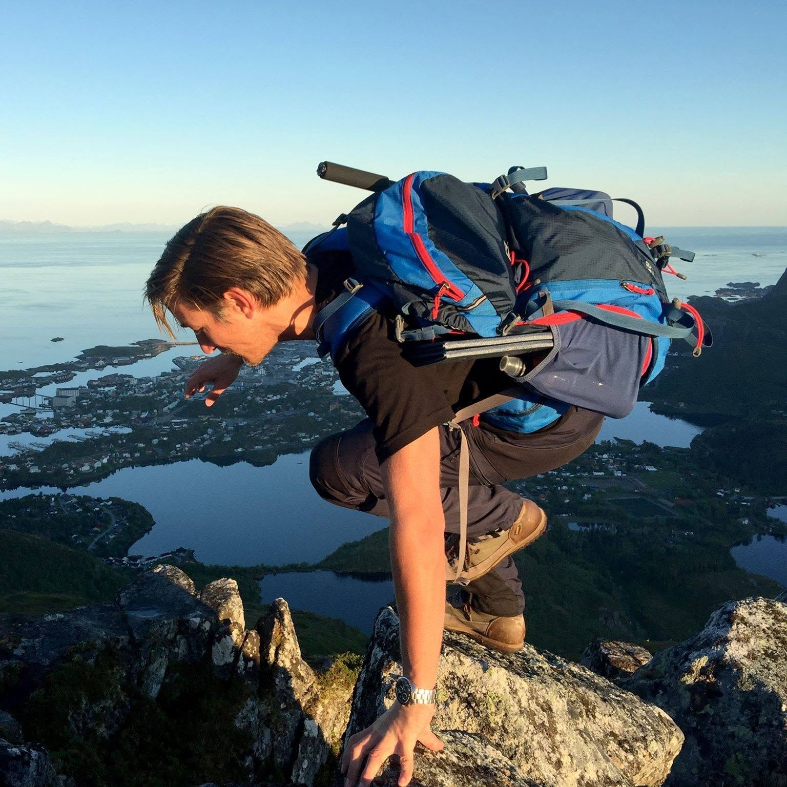 Øyvind på fjelltur over Svolvær